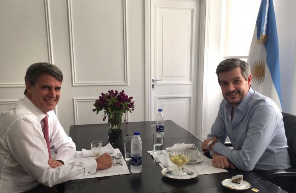 Peña almorzó con Prat Gay y negaron que vaya a la embajada de EE.UU.