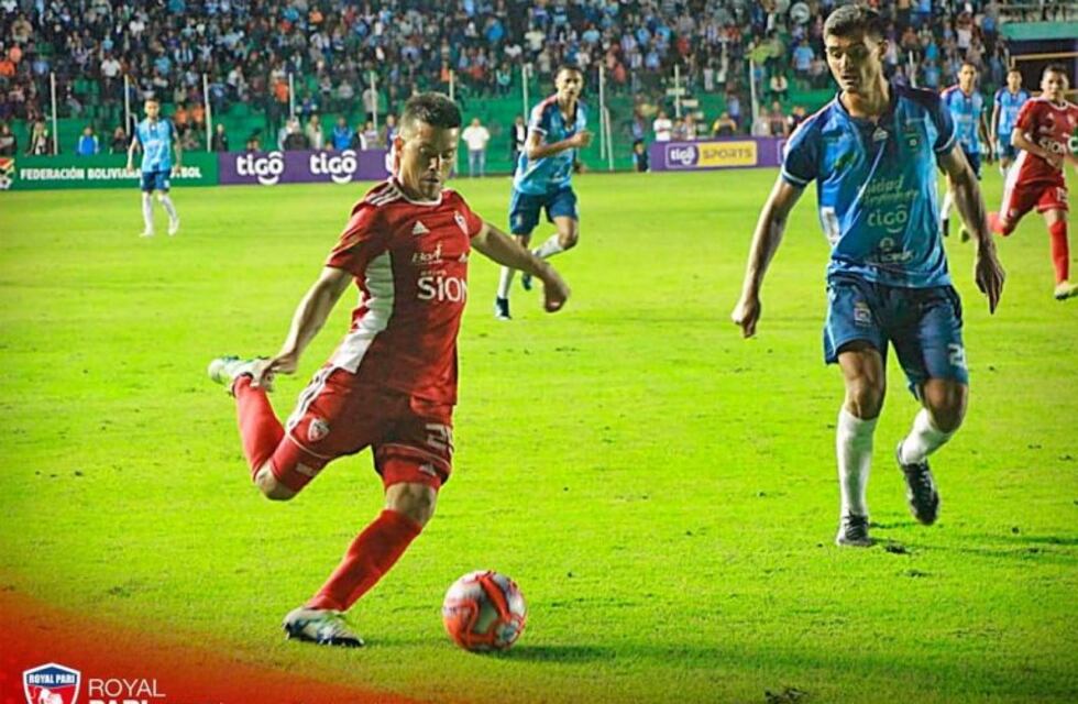 Video: la escalofriante doble fractura de un futbolista por la patada de un rival