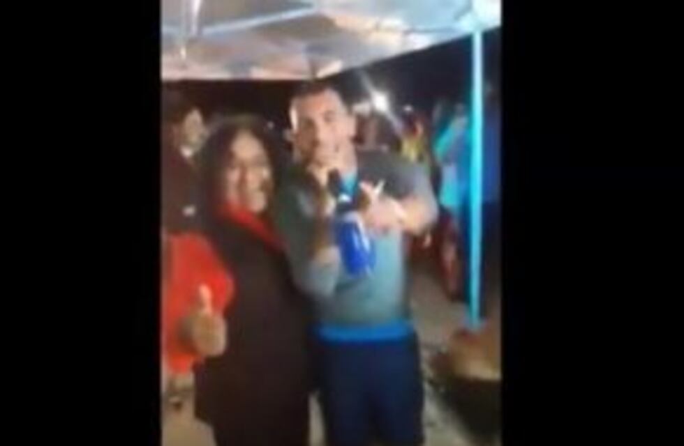 Tevez cantó con una banda de cumbia en la primera noche de la boda en Uruguay