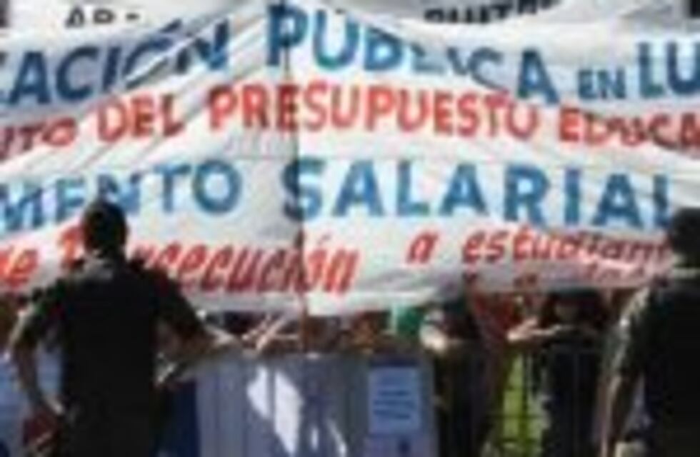 Los docentes universitarios amenazan con no tomar exámenes