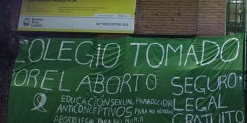 Toman escuelas para pedir por el aborto