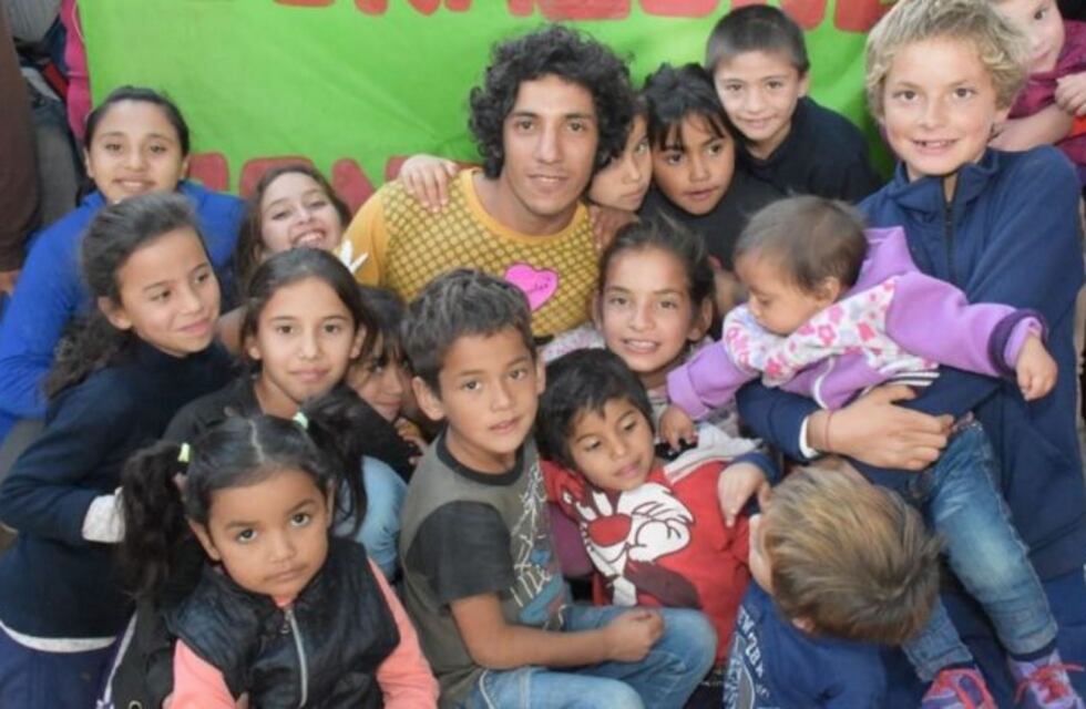 Un joven desocupado fundó un merendero que da de comer a 40 chicos