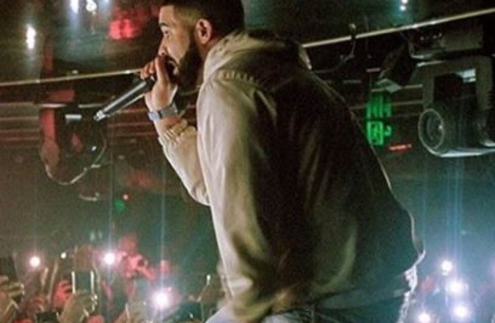 Drake frenó un show para expulsar a un hombre que manoseaba a sus fans