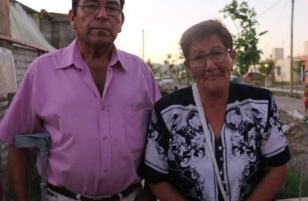 Su hija los corrió de su casa: viven amenazados y sin baño