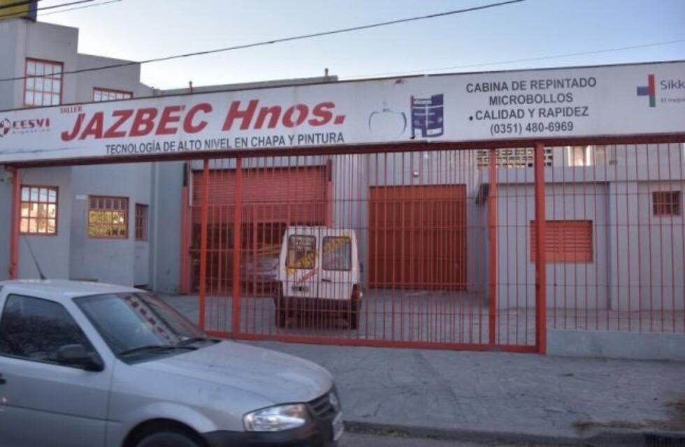 Recuperan 3 de los 10 vehículos robados en un taller en Alberdi