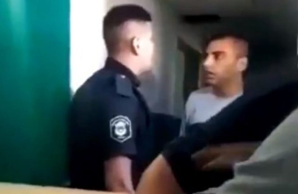 Dos policías de La Matanza fueron a trabajar borrachos y sus compañeros los escracharon