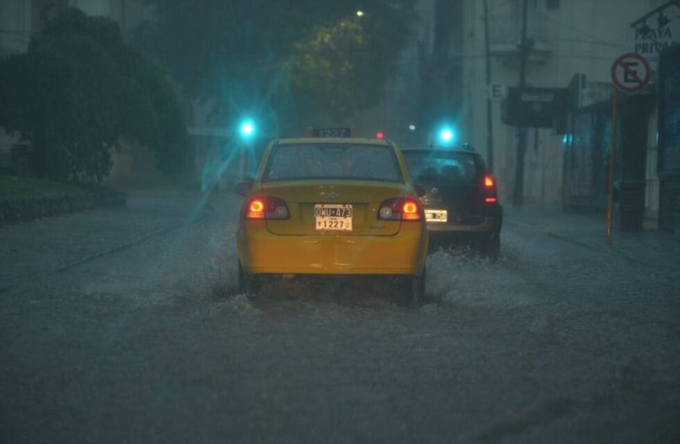 Emiten alertas por tormentas y vientos fuertes para Córdoba
