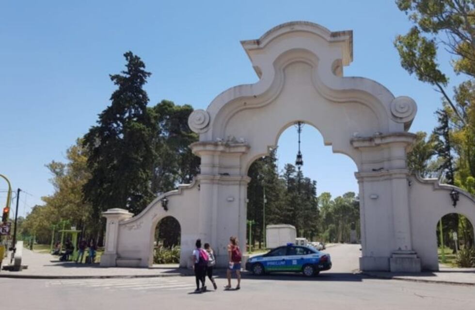 Parques cerrados en Bahía Blanca debido a intensos vientos