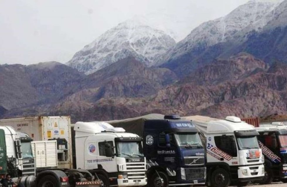 Unos 400 camioneros volvieron a protestar en Uspallata y pidieron que se terminen los "atropellos"