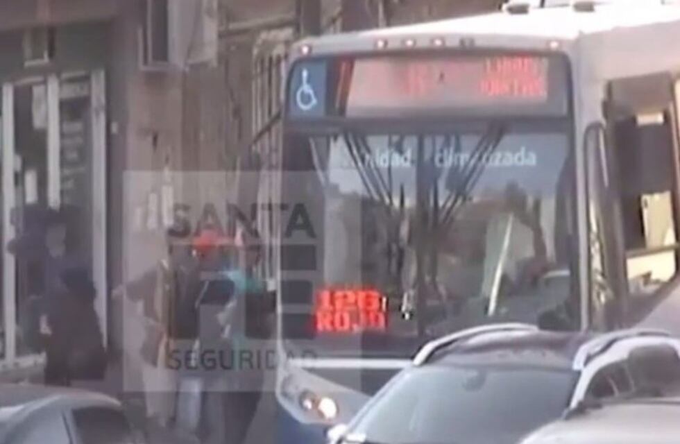 Detuvieron sobre un colectivo a tres presuntos asaltantes que huían tras robar en el Parque Independencia