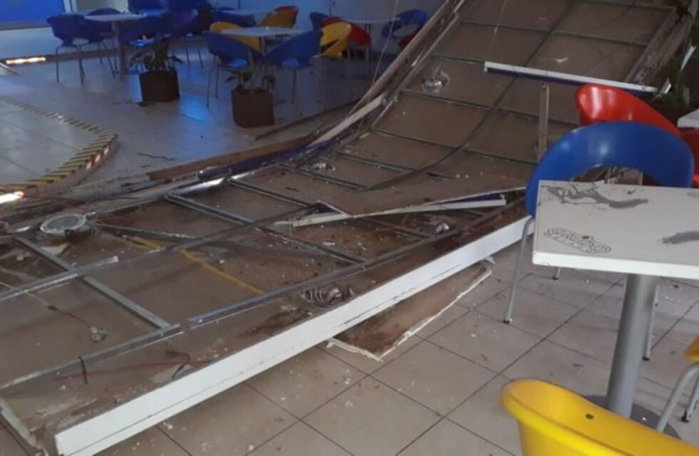 Mina Clavero: padre salvó a su hija cuando se desplomó un techo de un local comercial