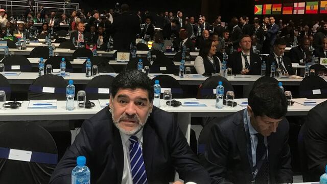 Argentina soccer great Maradona attends the FIFA Congress in Manama, Bahrain, Thursday, May 11 2017. Addressing his second congress of soccer nations as FIFA president, Gianni Infantino invoked the rhetoric favored by U.S. President Donald Trump while taking on his critics on Thursday. (AP Photo/Rob Harris) bahrein manama diego maradona congreso de la fifa en bahrein futbol internacional