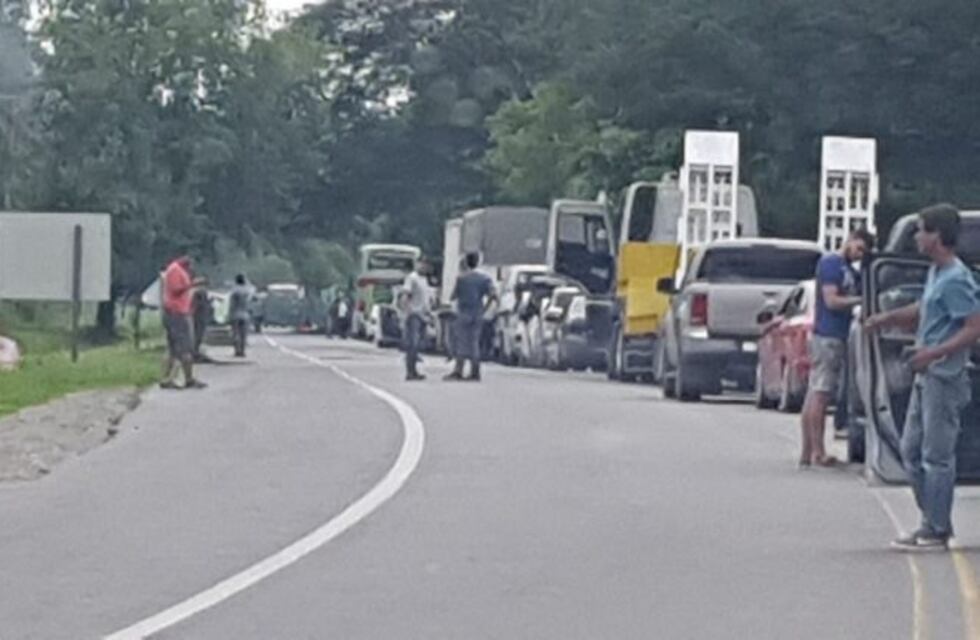 La ruta 307 a los valles está cortada en reclamo por la cláusula gatillo