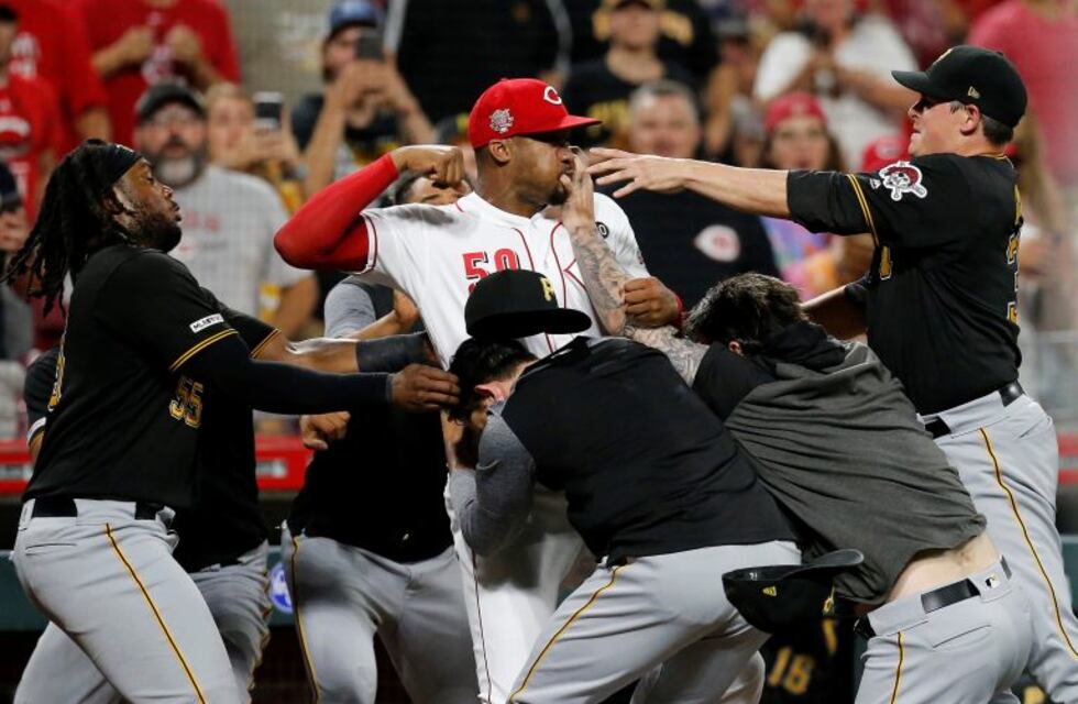 Una batalla campal en la máxima liga de béisbol en Estados Unidos desembocó en golpes y cinco expulsados