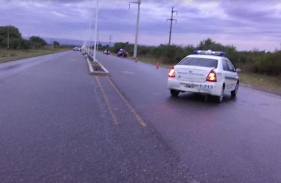 Villa Merlo: un motociclista falleció al chocar contra un poste de luz