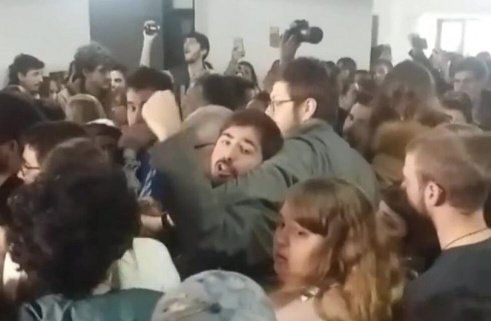 Protesta estudiantil frustró el llamado para elegir decano en Psicología