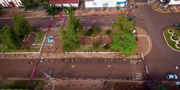 Colas bien organizadas en San Ignacio donde se pintaron marcas para que las personas guarden las distancias\u002E (Twitter)