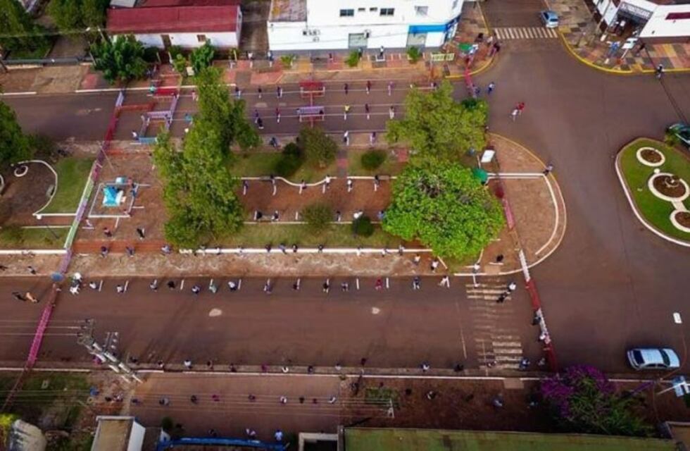 Aglomeración en colas para retirar la plata de la AUH y demás planes sociales