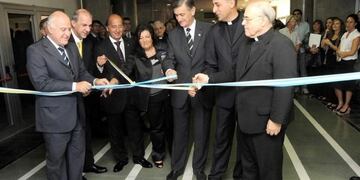 Guillermo Peyrano (tercero desde la izquierda) sufrió graves lesiones por el disparo que recibió\u002E (Archivo)