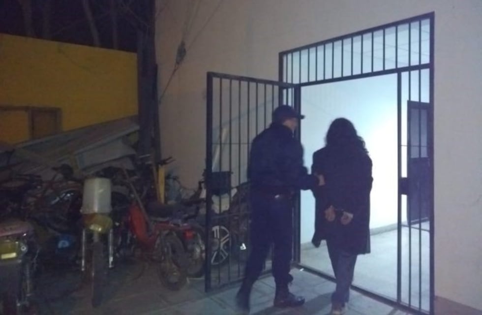 Lo detuvieron por violar la orden de restricción hacia su madre