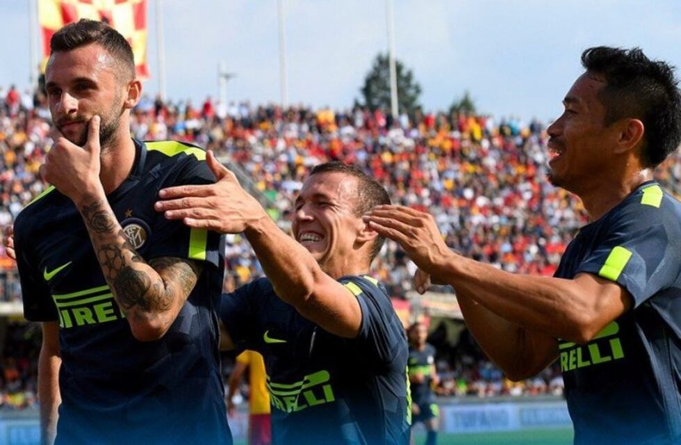 El Inter de Icardi venció a Benevento y sigue a tiro de la punta