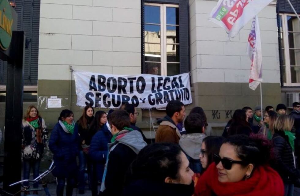 Denuncian que dos hospitales santafesinos no siguen el protocolo de abortos legales
