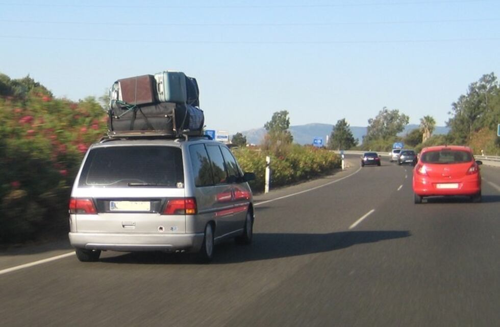 Viajaban a Brasil, pero como no entraban en el auto mandaron a la suegra al baúl