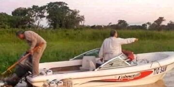 La lancha liberada se fue dejando varados a quienes lo asistieron antes