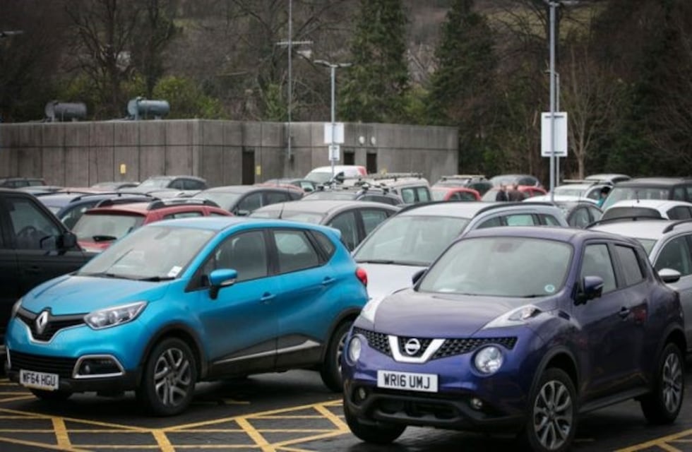 Tuvo una idea original para recordar dónde deja estacionado el auto y se volvió viral en las redes sociales