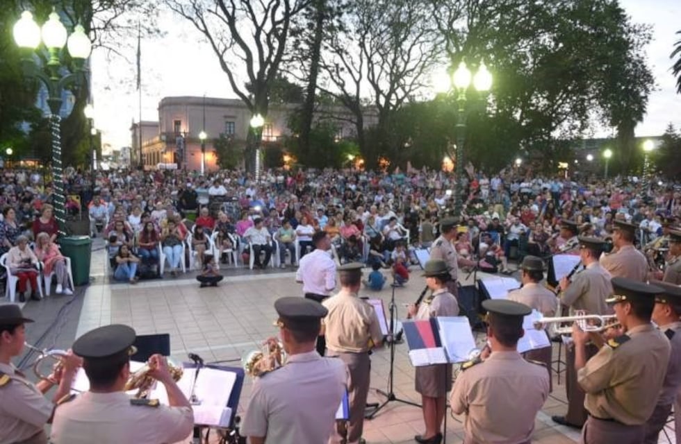 Espectacular noche de "Shows con Bandas" al aire libre