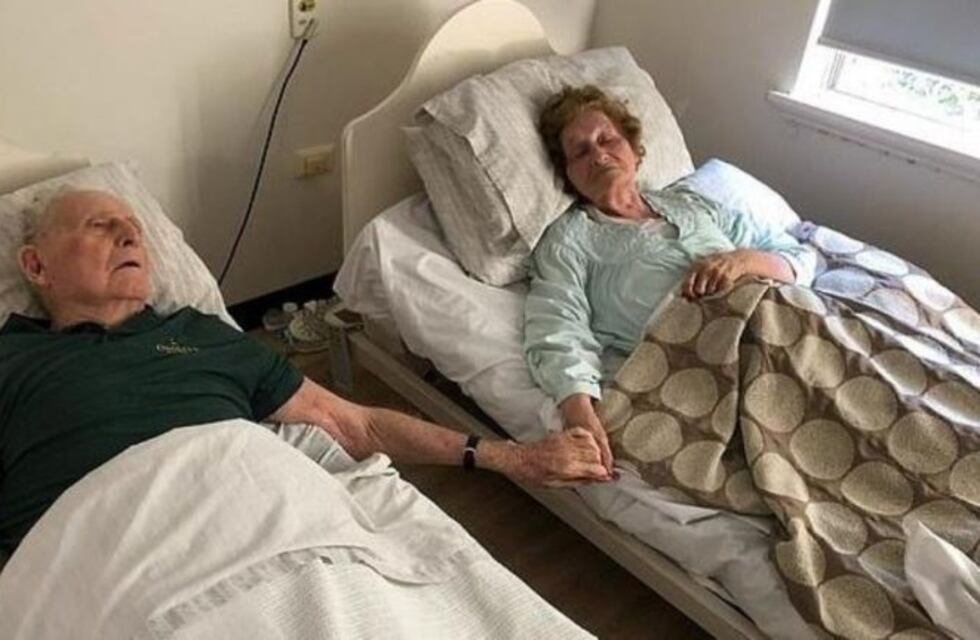Abuelitos fallecieron tomados de la mano después de 70 años de casados