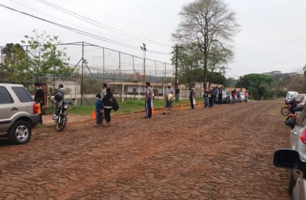 Taxistas de Posadas colaboran con la cocina solidaria de los trabajadores de Iguazú