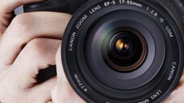 Realizan sesiones fotogru00e1ficas a cambio de ayuda para las personas afectadas por la inundaciu00f3n.