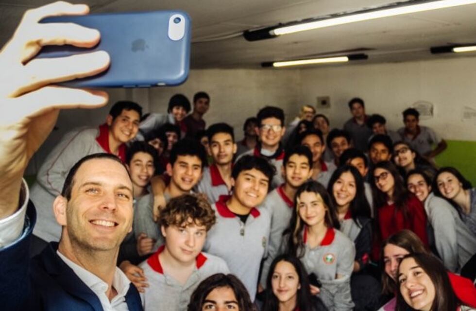 El gerente de Microsoft Argentina visitó un colegio de Guaymallén