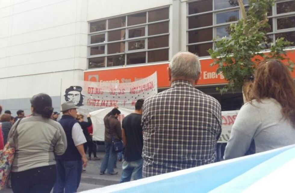 Intendentes, dispuestos a rever los impuestos de las boletas de la luz