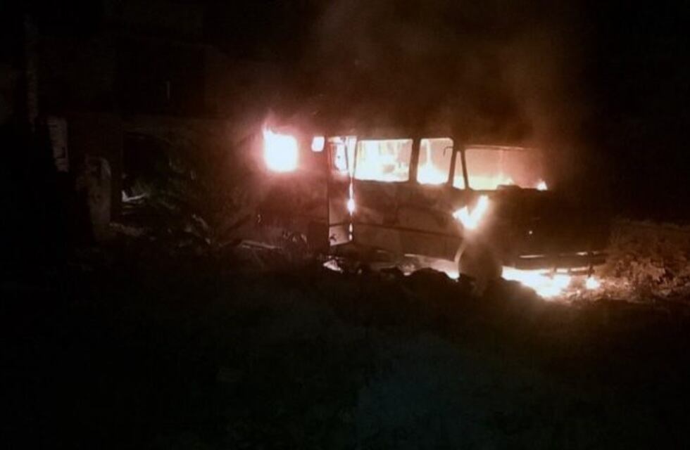 Se incendió una casa rodante en La Plata: murió un adolescente