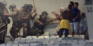 Brasil: descendió Cruzeiro y se produjeron graves incidentes\n (Foto: Douglas Magno/AFP)