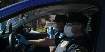 Desde la Policía negaron que exijan esos elementos para conducir vehículos\u002E