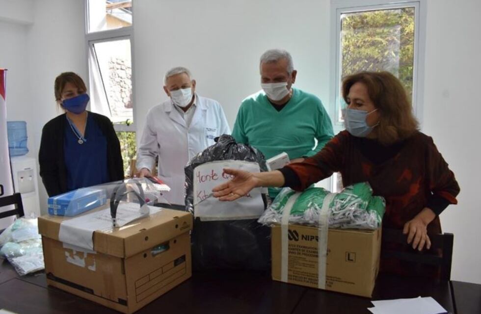 Entregaron computadoras con cámaras web para realizar teleconsultas en hospitales del interior