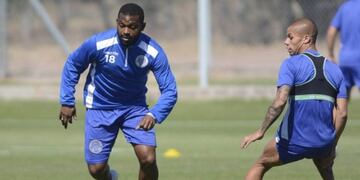 Santiago Garcu00eda pugna por un lugar entre los titulares.