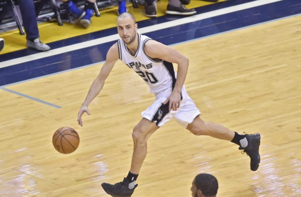 Manu Ginóbili cumplió una buena actuación en el triunfo de los Spurs