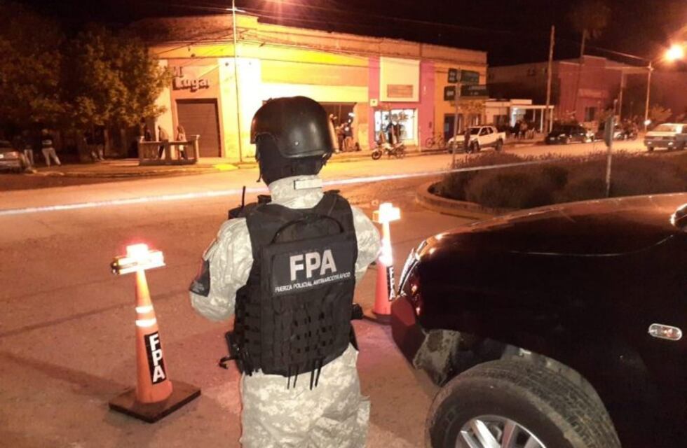 Tres detenidos por agredir a la Policía luego de que les secuestraran cocaína