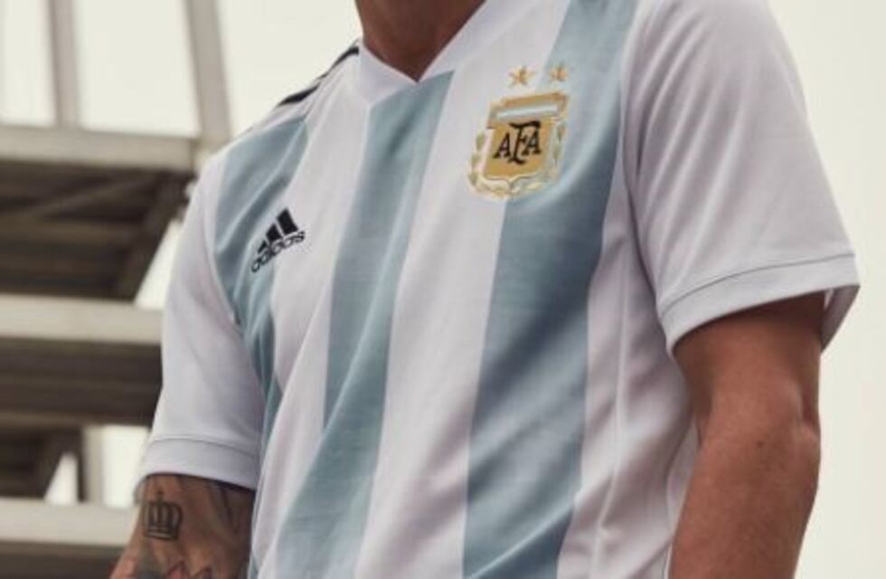 La camiseta retro de la Selección Argentina para Rusia 2018 se inspiró en un modelo histórico
