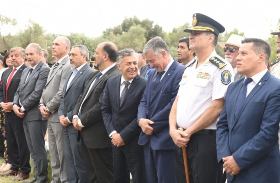 Cornejo: "Queremos tener una policía con prestigio y eso requiere que el Gobierno proteja a la institución policial"