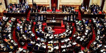 Argentina's Economy Minister Martin Guzman (C) addresses Congress in Buenos Aires, on February 12, 2020\u002E - Guzman presented his fiscal plan to Congress on Wednesday\u002E (Photo by RONALDO SCHEMIDT / AFP)