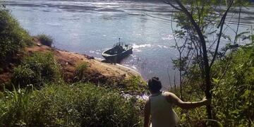 Buscan a un joven que desapareció tras arrojarse al Salto Mariposa de Iguazú\u002E (Foto: Misiones Online)