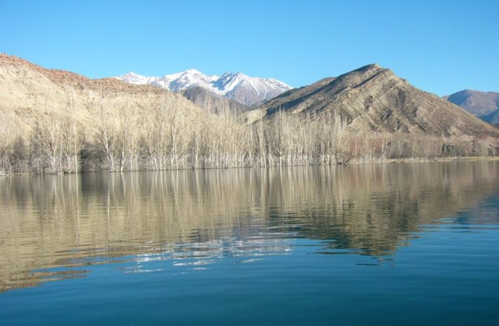 Continuarán hoy los trabajos de limpieza en el dique Potrerillos