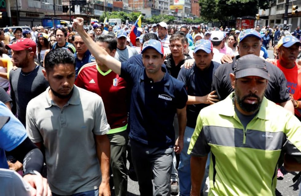 Opositores en Venezuela marchan por tercera vez en una semana contra Maduro