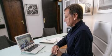 Suarez en videoconferencia con Alberto Fernández
