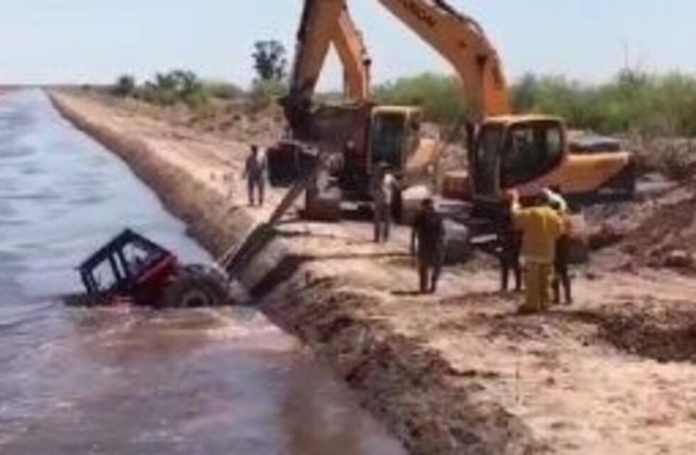 Cayó un tractor al Arroyo Tortugas